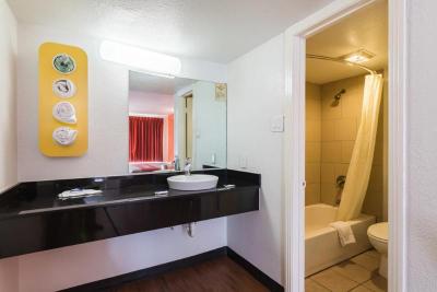 Americas Best Value Inn Riverwalk Downtown Market