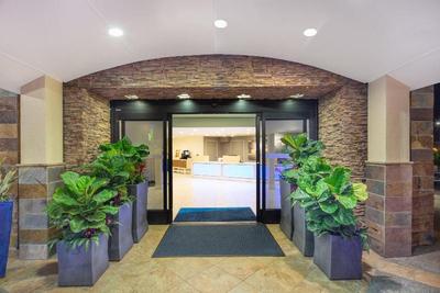 Holiday Inn Express Airport Old Town