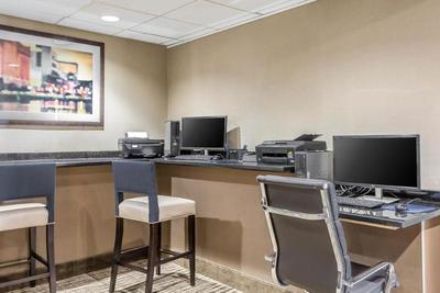 Comfort Inn & Suites Aberdeen Near APG
