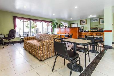 Rodeway Inn & Suites Hayward