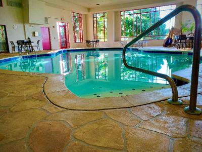 Holiday Inn Express and Suites Olathe North