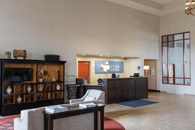 Holiday Inn Express and Suites Olathe North
