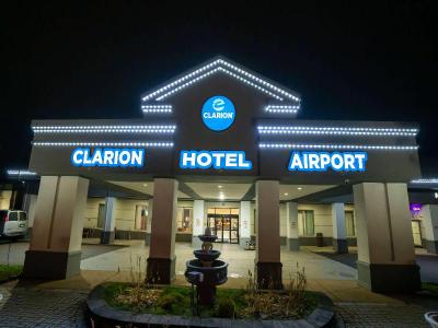 Clarion Hotel Detroit Metro Airport