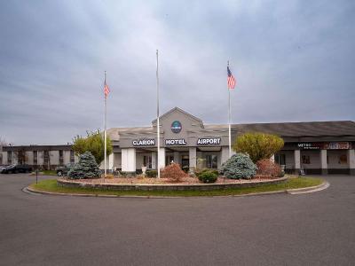 Clarion Hotel Detroit Metro Airport
