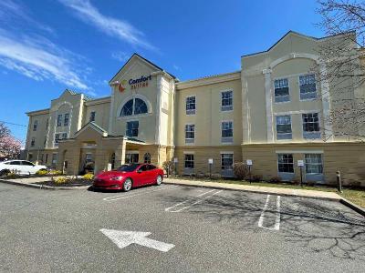 Comfort Suites East Brunswick