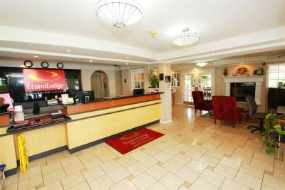Econo Lodge Near Bellevue Square