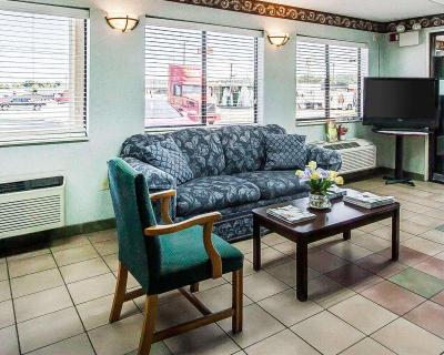 Econo Lodge Inn & Suites Southeast