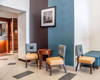 Comfort Inn & Suites Buffalo