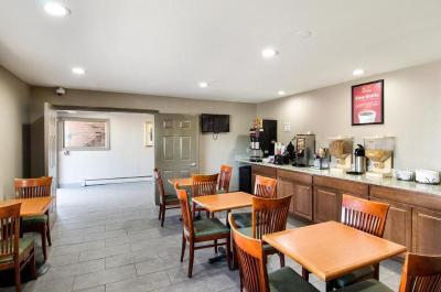 Econo Lodge Inn & Suites West of Boston