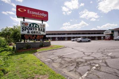 Econo Lodge Inn & Suites West of Boston