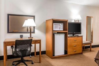 Bearcat Inn And Suites