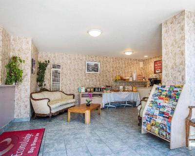Econo Lodge Bay Breeze