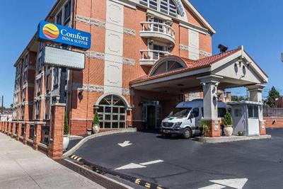 Comfort Inn & Suites Airport La Guardia Airport