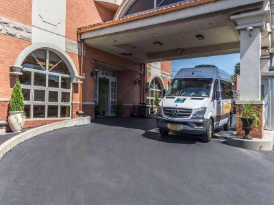 Comfort Inn & Suites Airport La Guardia Airport