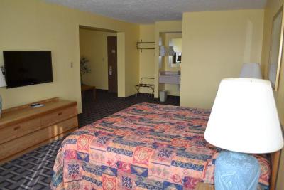 Sky Lodge Inn & Suites