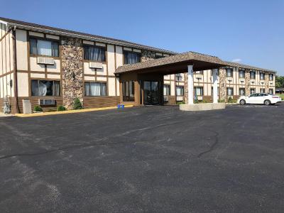Sky Lodge Inn & Suites
