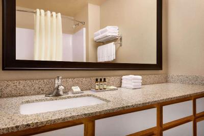 Hawthorn Suites By Wyndham OakCreek/Milwaukee Airp