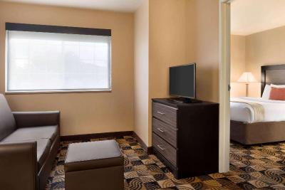 Hawthorn Suites By Wyndham OakCreek/Milwaukee Airp