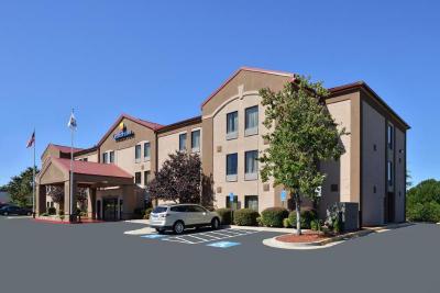 Comfort Inn & Suites at Stone Mountain