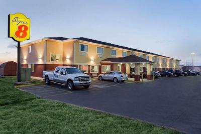 Super 8 by Wyndham Lees Summit