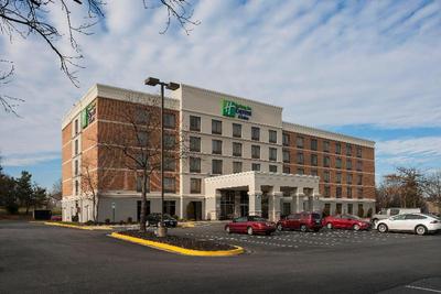 Holiday Inn Express and Suites Laurel
