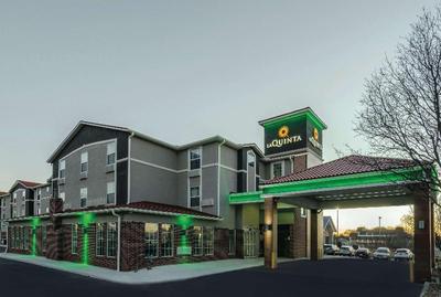 La Quinta Inn & Suites Kansas City Airport