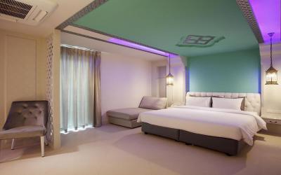 The Verandah Hotel