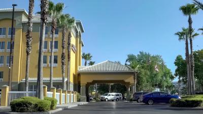 Galleria Palms Hotel