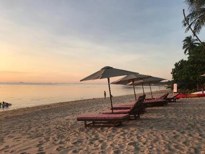 The Sunset Beach Resort & Spa Taling Ngam