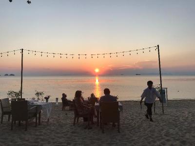 The Sunset Beach Resort & Spa Taling Ngam
