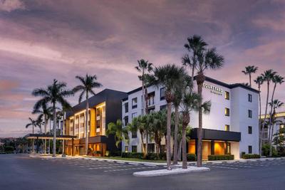 Courtyard by Marriott - Naples