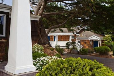 Lighthouse lodge & Suites