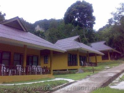 Tonsai Bay Resort