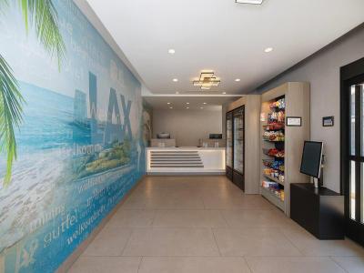 Travelodge by Wyndham LAX South
