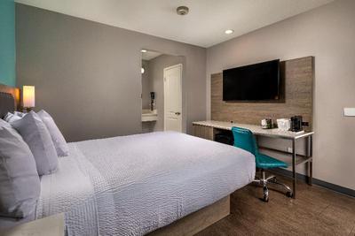 Travelodge by Wyndham LAX South