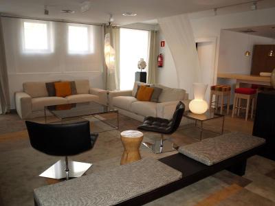 Eco Alcala Suites