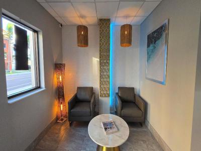 Barefoot Beach Club Hotel