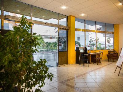 Oro Blanco Apartments