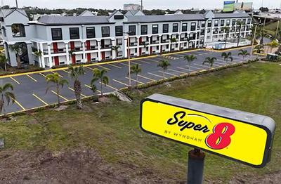 Super 8 by Wyndham Orlando Near Florida Mall