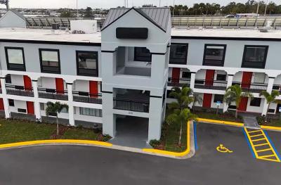 Super 8 by Wyndham Orlando Near Florida Mall