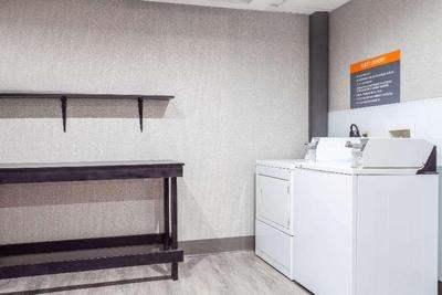 La Quinta Inn & Suites St Pete Northeast