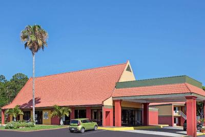 Days Inn by Wyndham Cocoa Cruiseport West At I-95