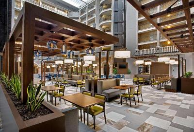 Embassy Suites International Dr Convention Center