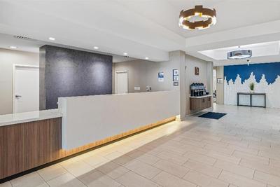 Best Western Valencia/Six Flags Inn & Suites