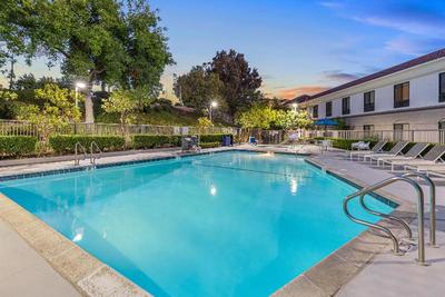 Best Western Valencia/Six Flags Inn & Suites
