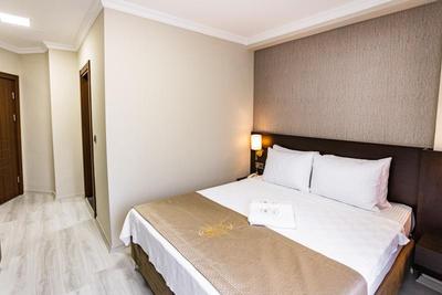 Mays Royal Hotel