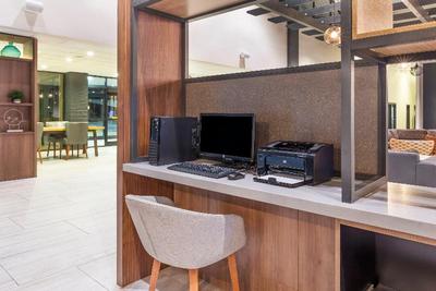 Candlewood Suites Roanoke Airport