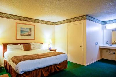 Courtesy Inn San Simeon