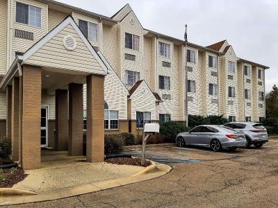 Starkville Inn and Suites