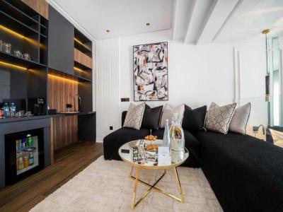 Petit Palace Suites Hotel